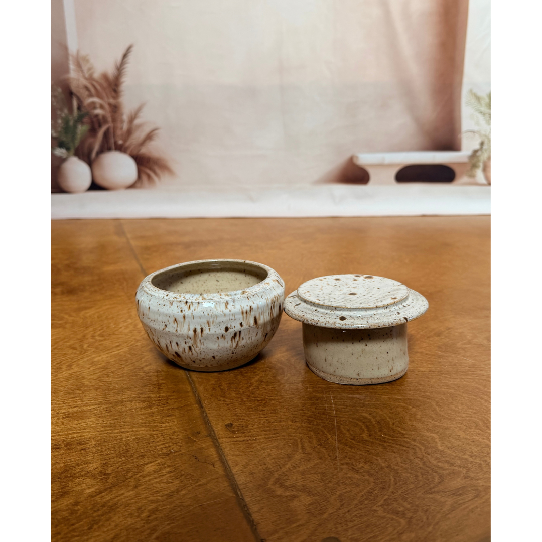 River birch butter crock lid off.png