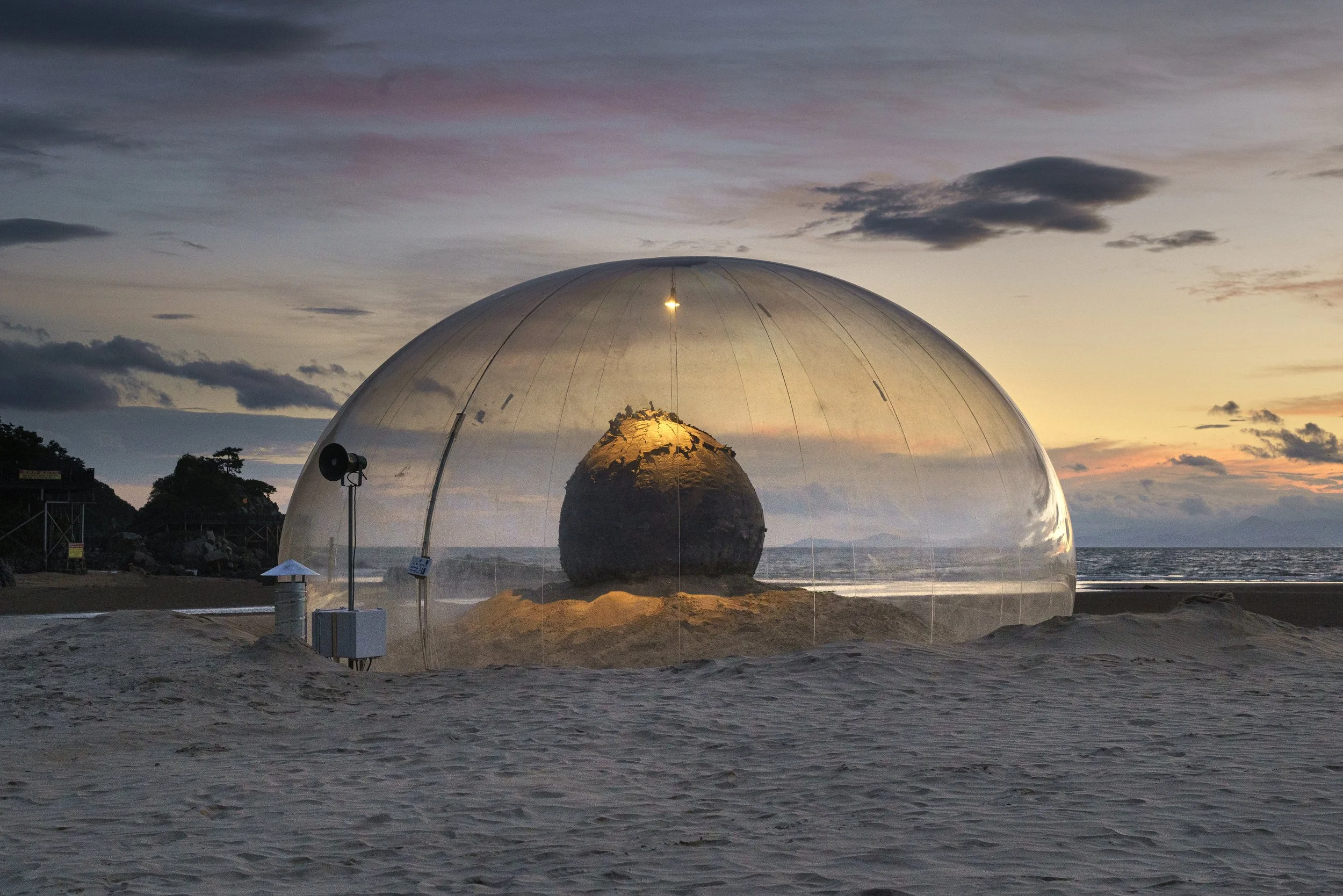 Undercurrents-물 위를 걷는 물결들