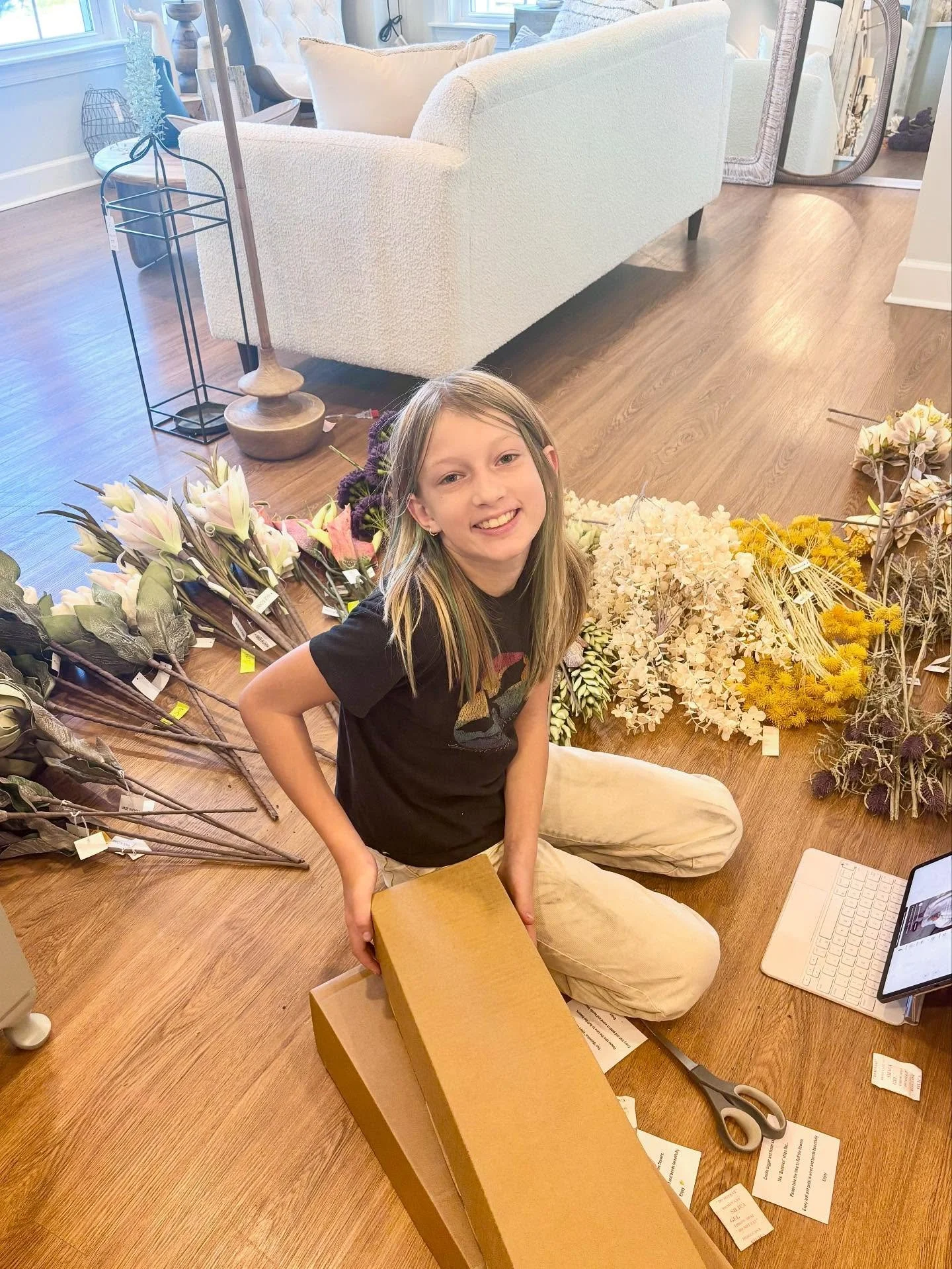 Getting ready for our GRAND OPENING!! Lots and lots of flowers&hellip;&hellip;. 

A special thank you to all who come see us during our 3 day grand opening! More info to come!! 

#grandopening #flowers #lotsofflowers #thankyougift #thankyousurprise #