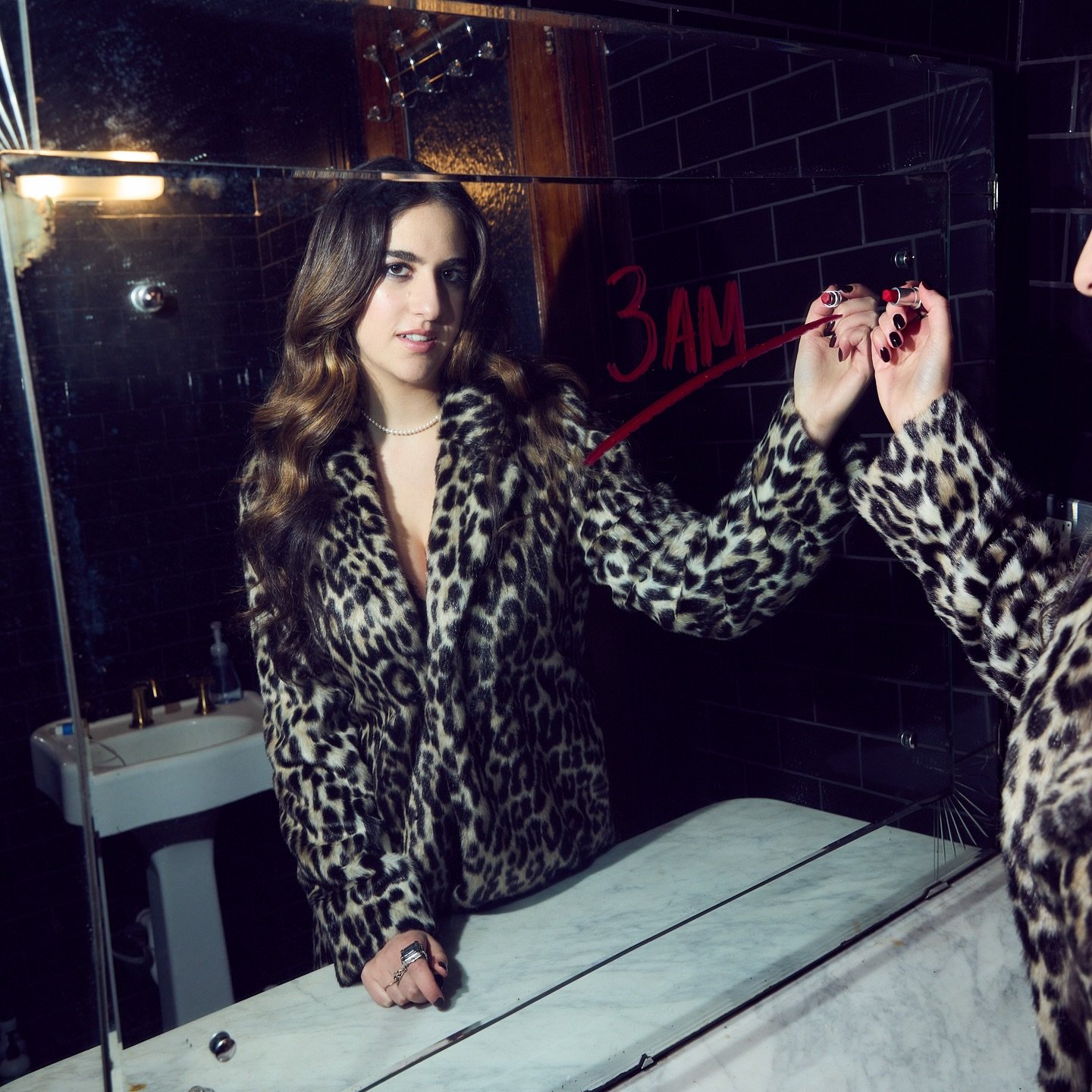 nothing bad&rsquo;s gonna happen at 3am // listen to my new song &ldquo;3am&rdquo; out now 🕒🕒🕒

📸: @georgiaphotonyc 

#newmusicalert🚨 #3am #3amthoughts #singersongwriter