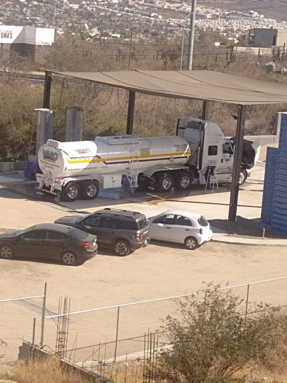 Aerial photo gas tanker.jpg
