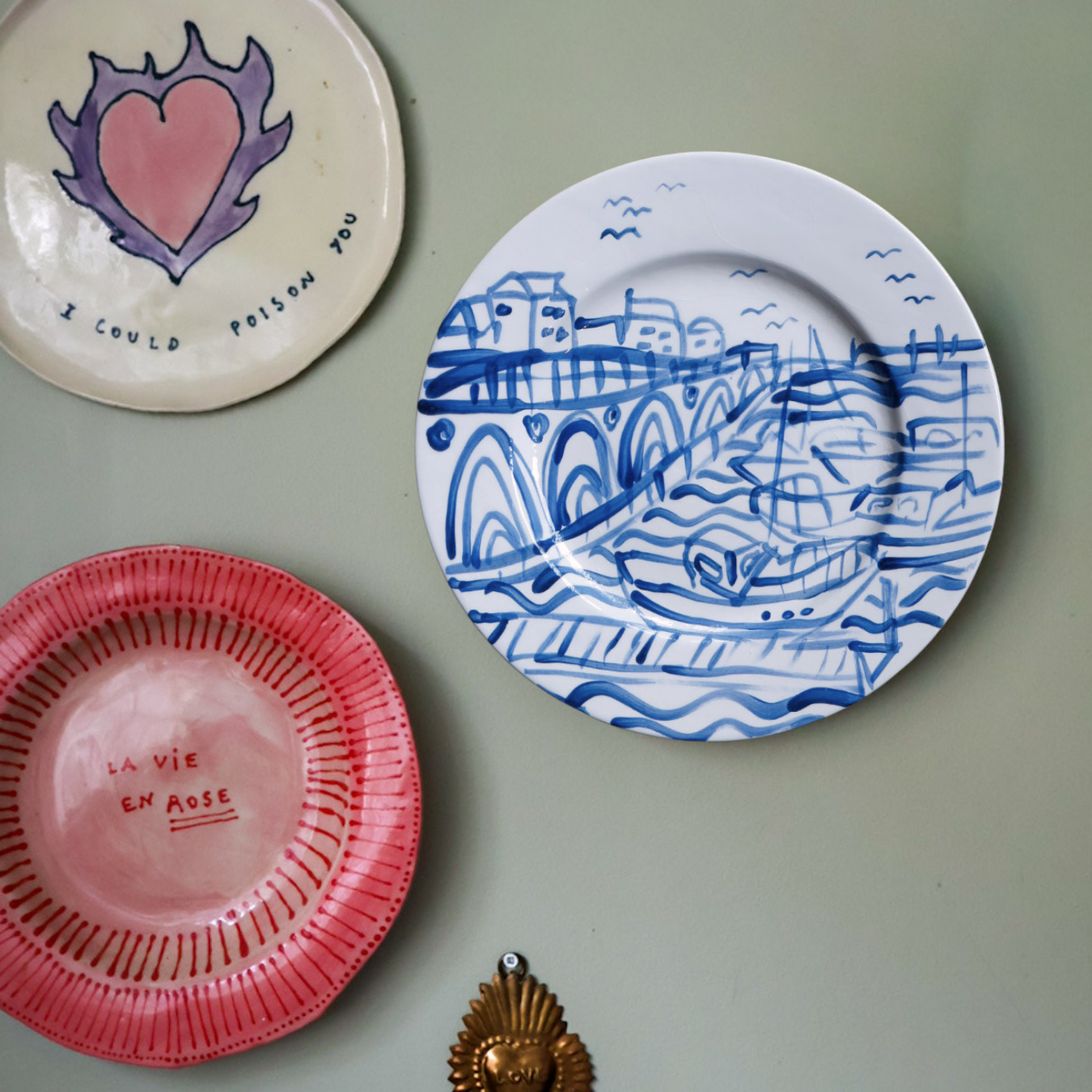 Our-Curated-Abode-Megan-Metcalf-Harbour-Plate-Lifestyle-Wall-Close-Up.png