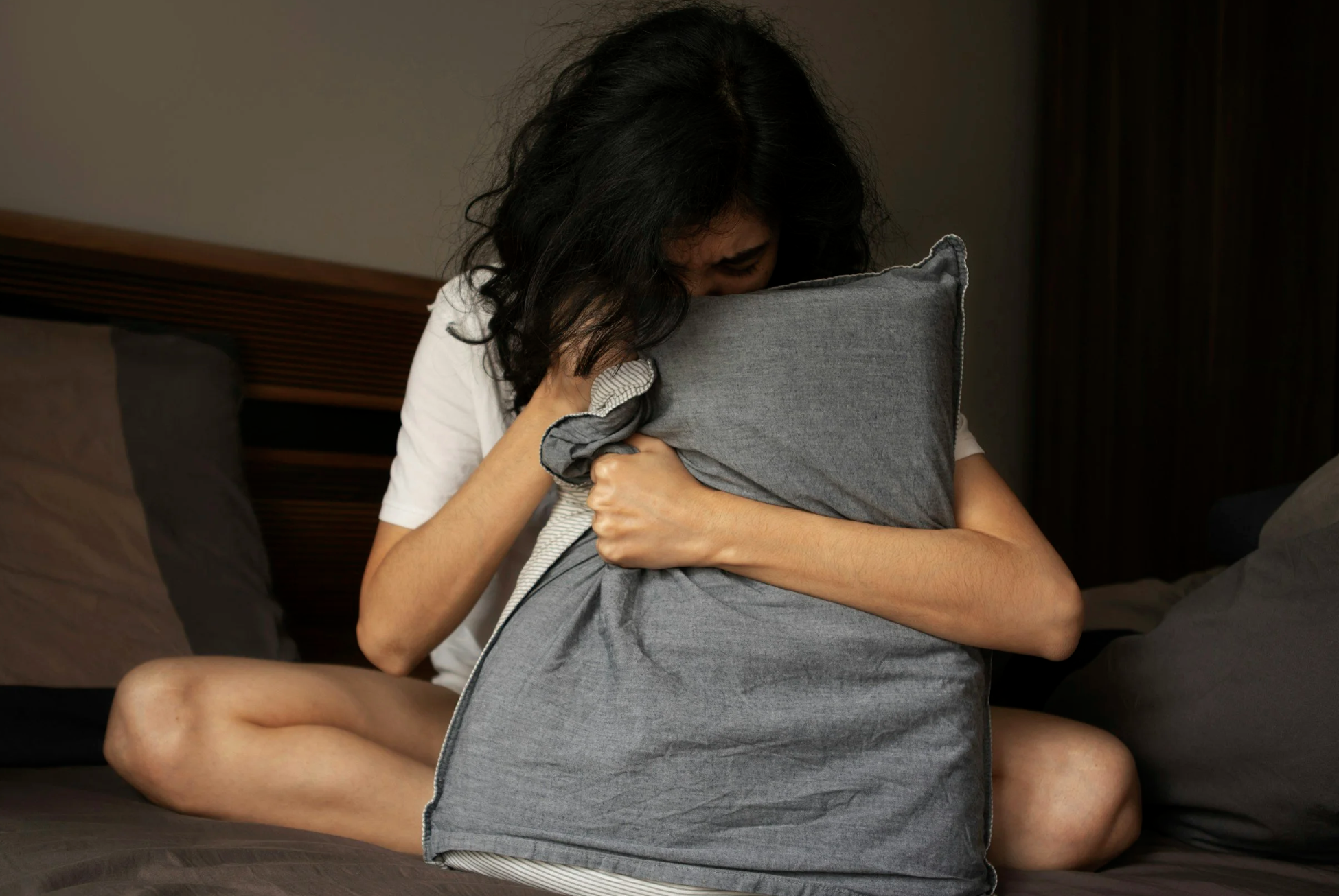 What Does a Panic Attack Actually Feel Like? Signs, Symptoms, and What Helps