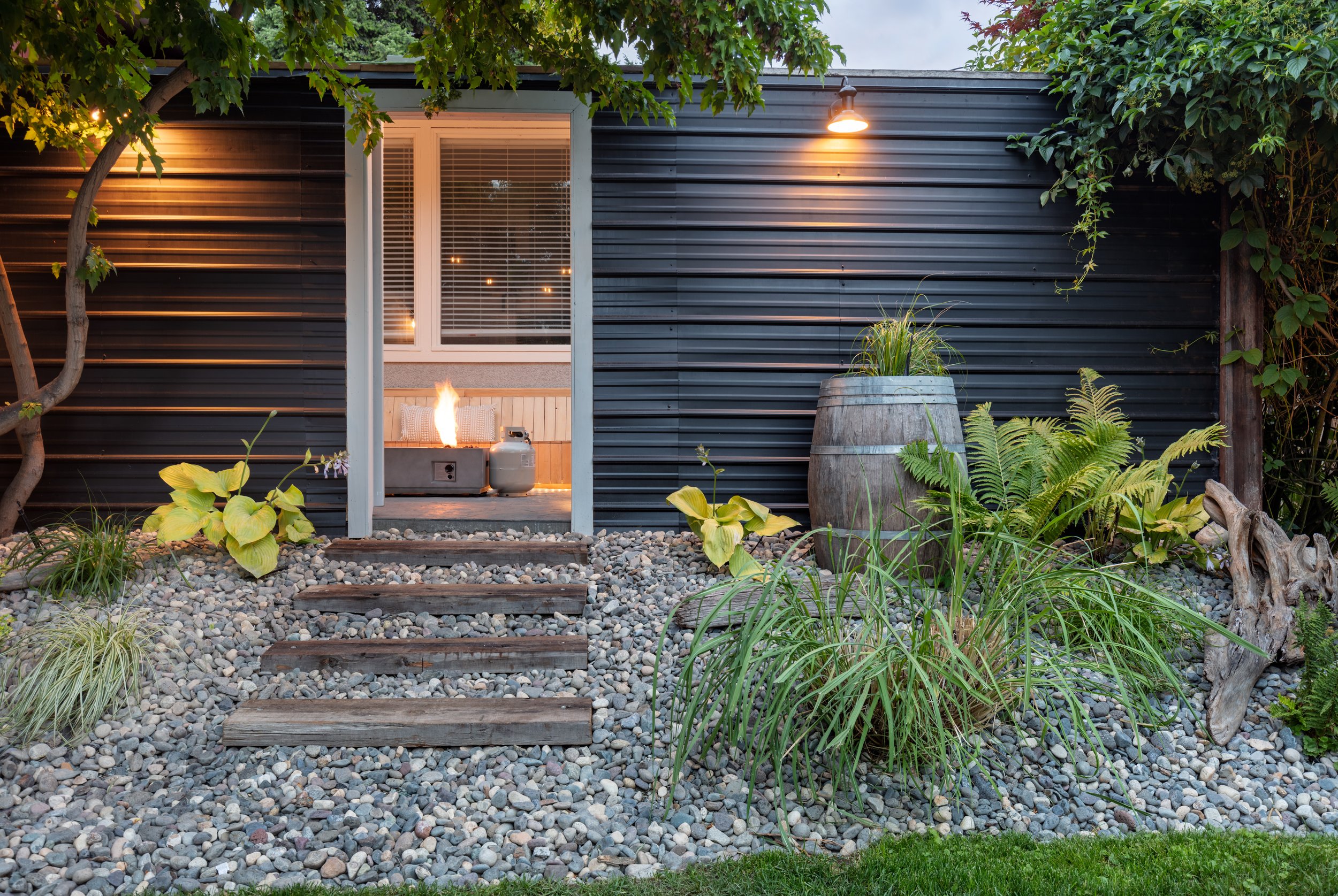 Matt-Lucas-Photography_Roam-Vaction-Rentals-Kelowna-Inkar-93.jpg