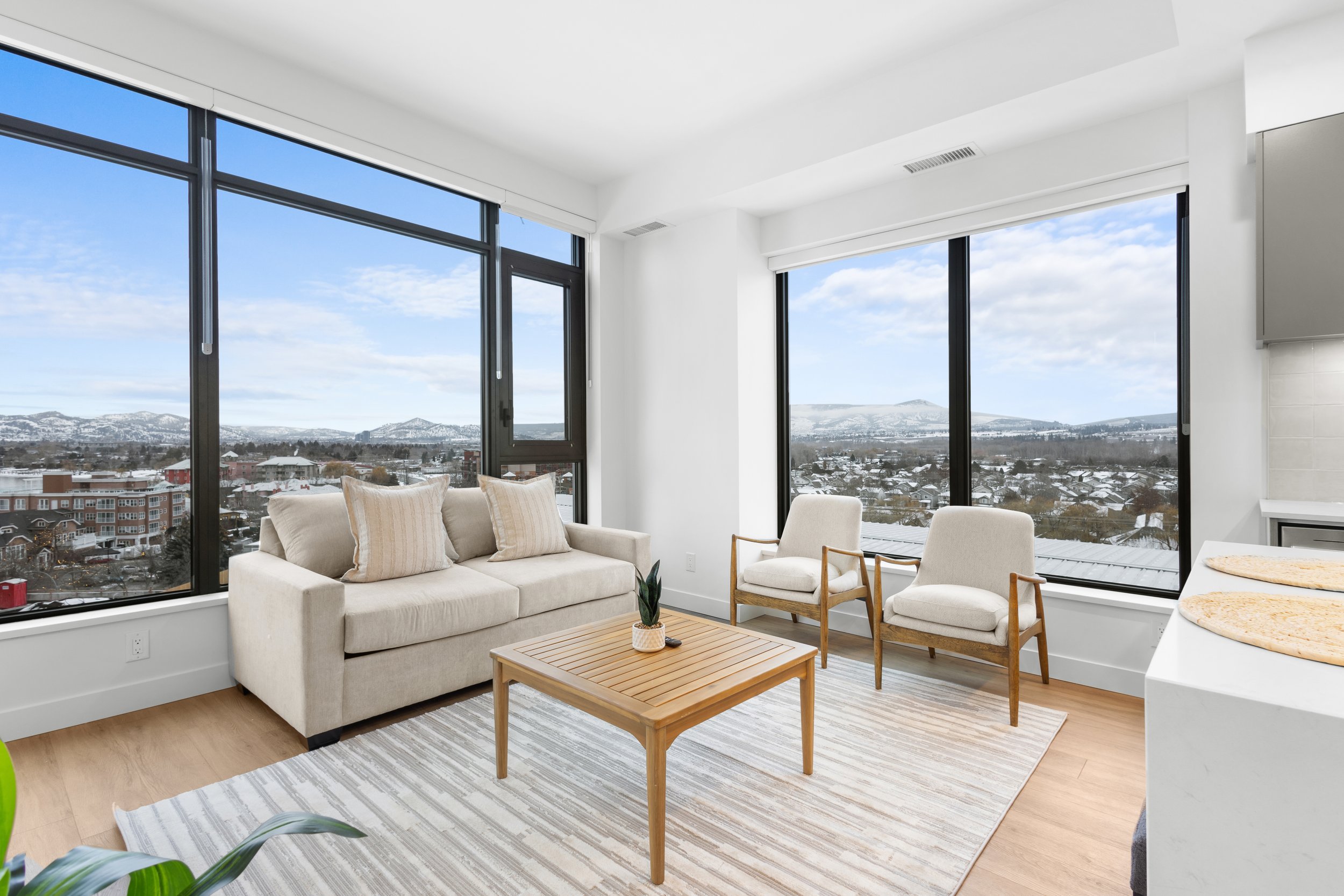 BREEZE 902-03.jpg