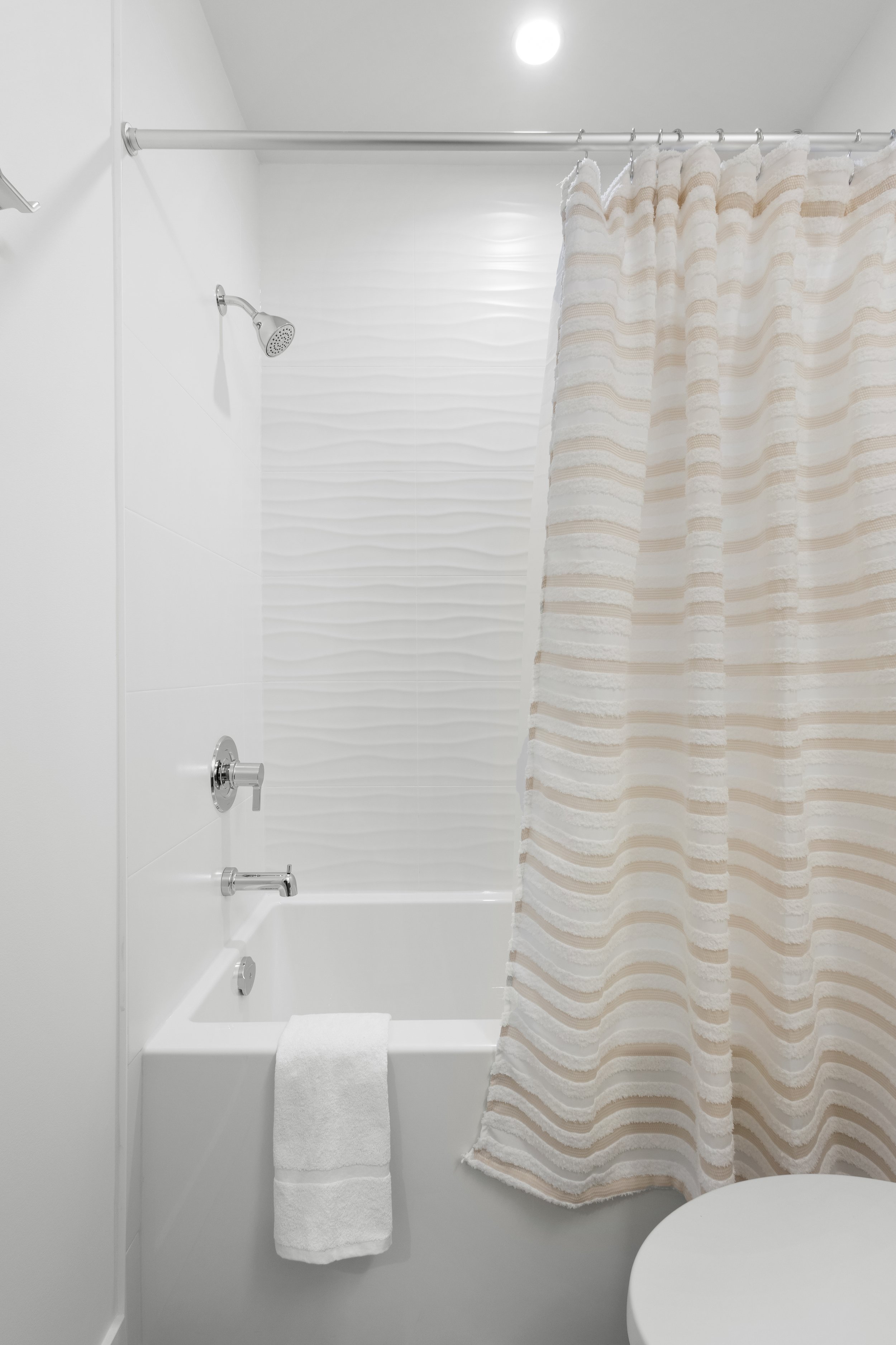 BREEZE 902-13.jpg