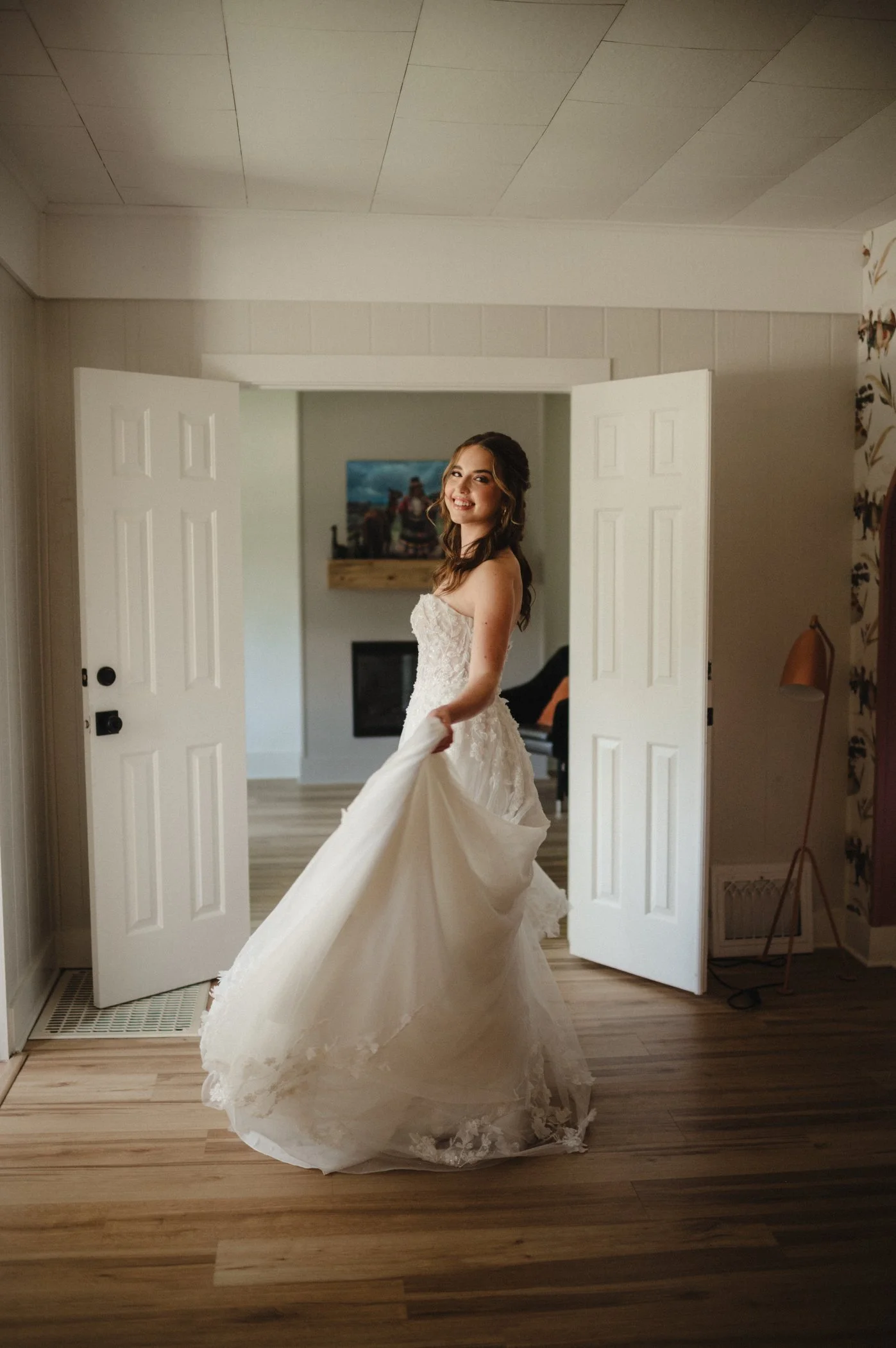 Bride getting ready in Wisconsin dells 