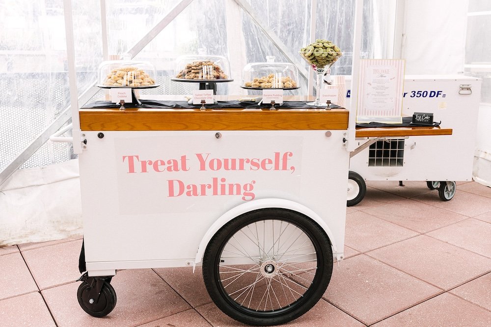 Cookie cart with the phrase "Treat yourself, darling"