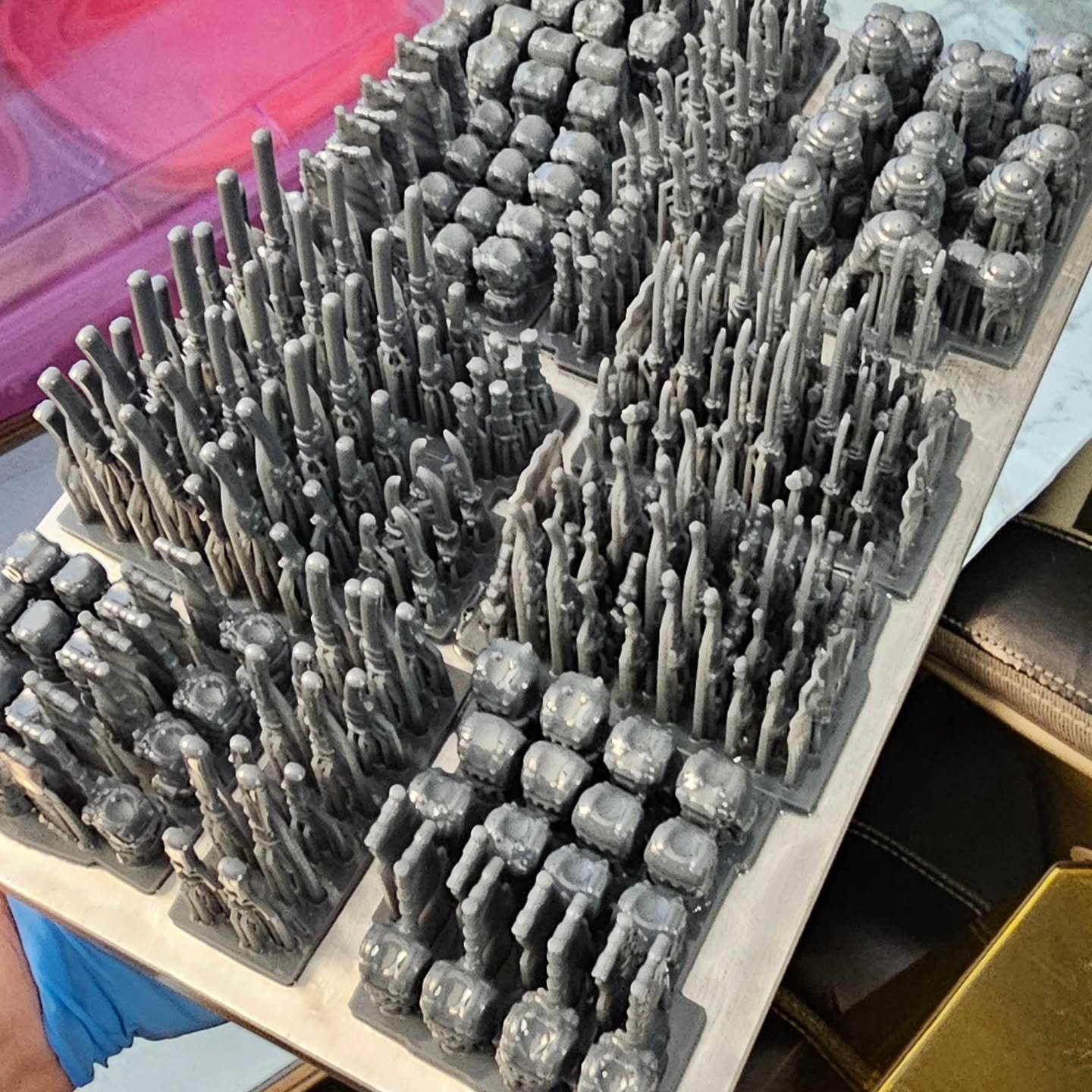 Finally got my printer settings dialed in for the #PhrozenRPG resin I switched to and have been rewarded with the gloriously loaded build plate full of @anvilindustry Samurai models from this months Patreon.
.
.
.
#3dPrinting #AnyCubic #IAmAWeeb