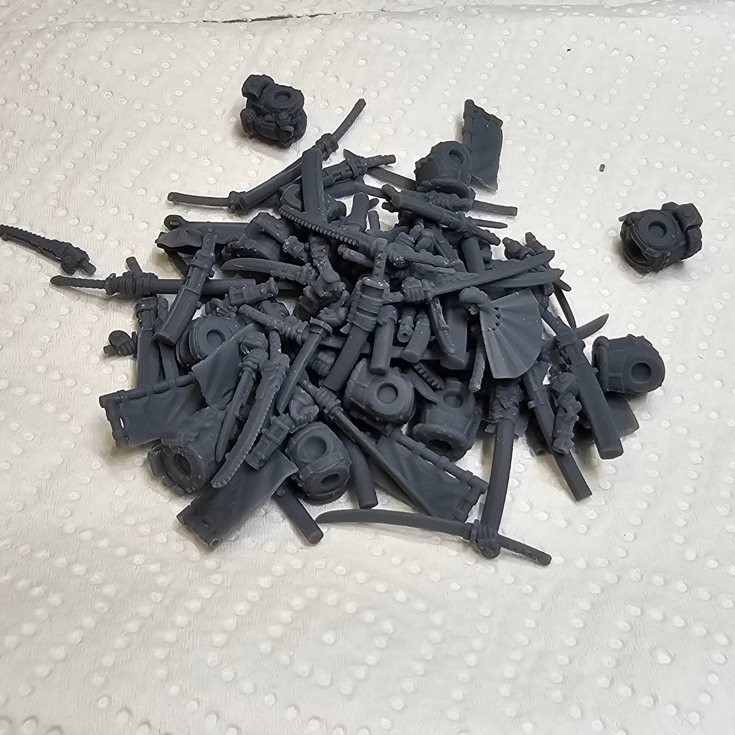So. Many. Supports. It feels like all I've done today is clean up last week's prints. So many tiny bits. This is the third pile of this size I've done today.
.
.
.
#anvilindustry #3dprinting #PhrozenRPG #AnyCubic