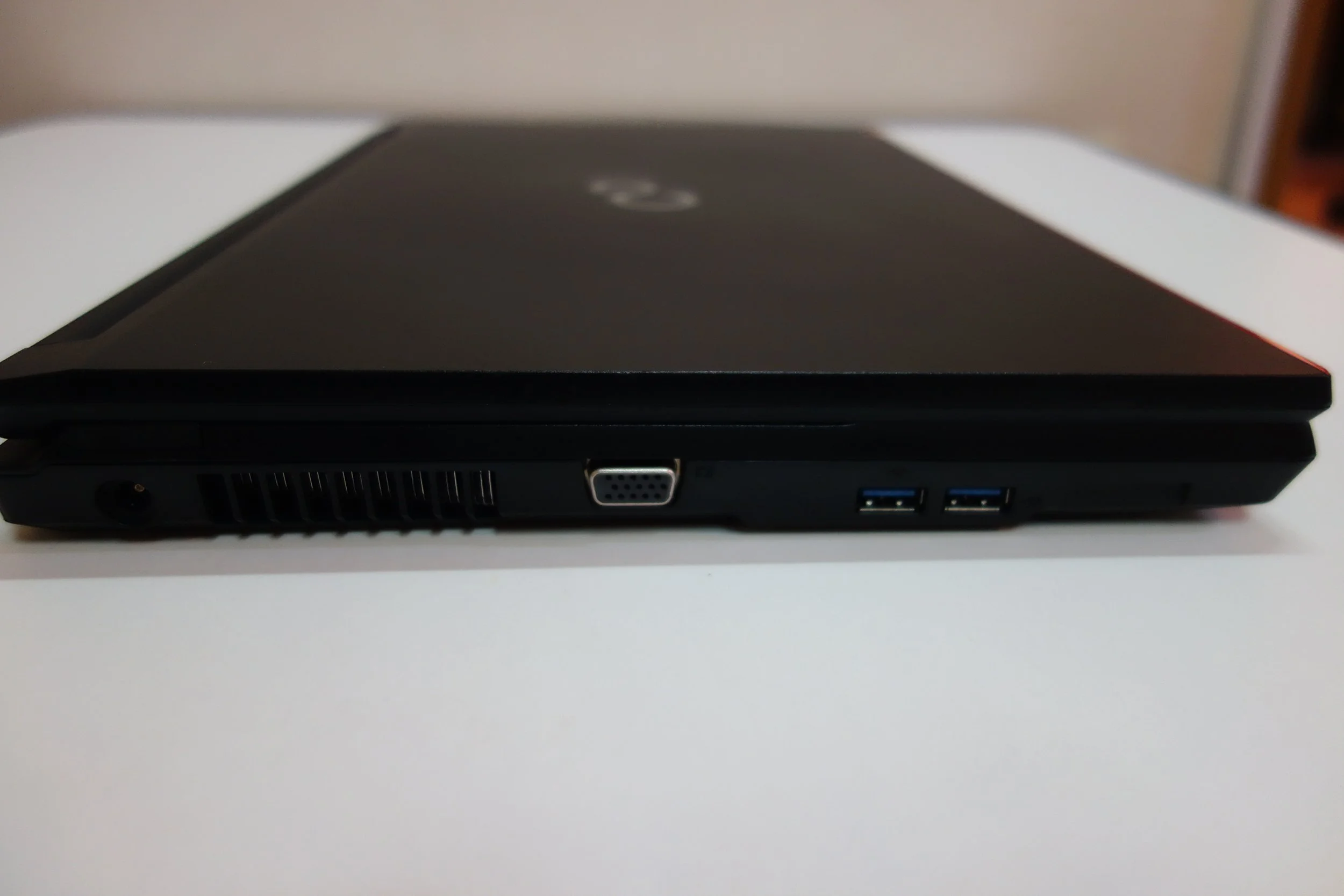  LAN,RGB、USB×２ 