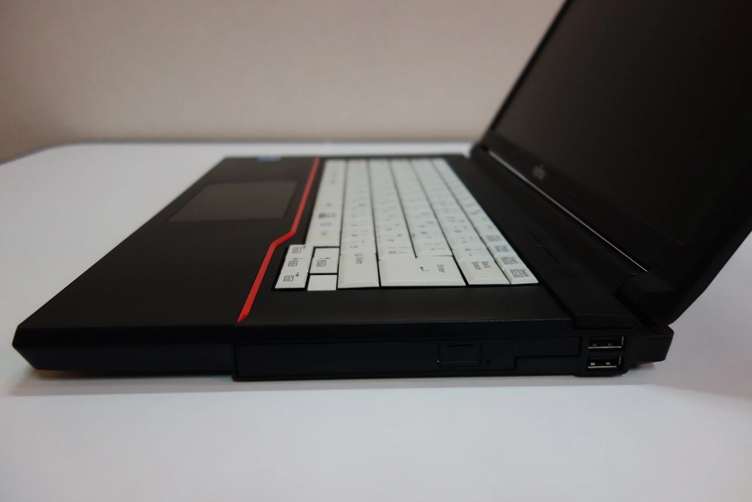  光学ドライブ、USB×２ 