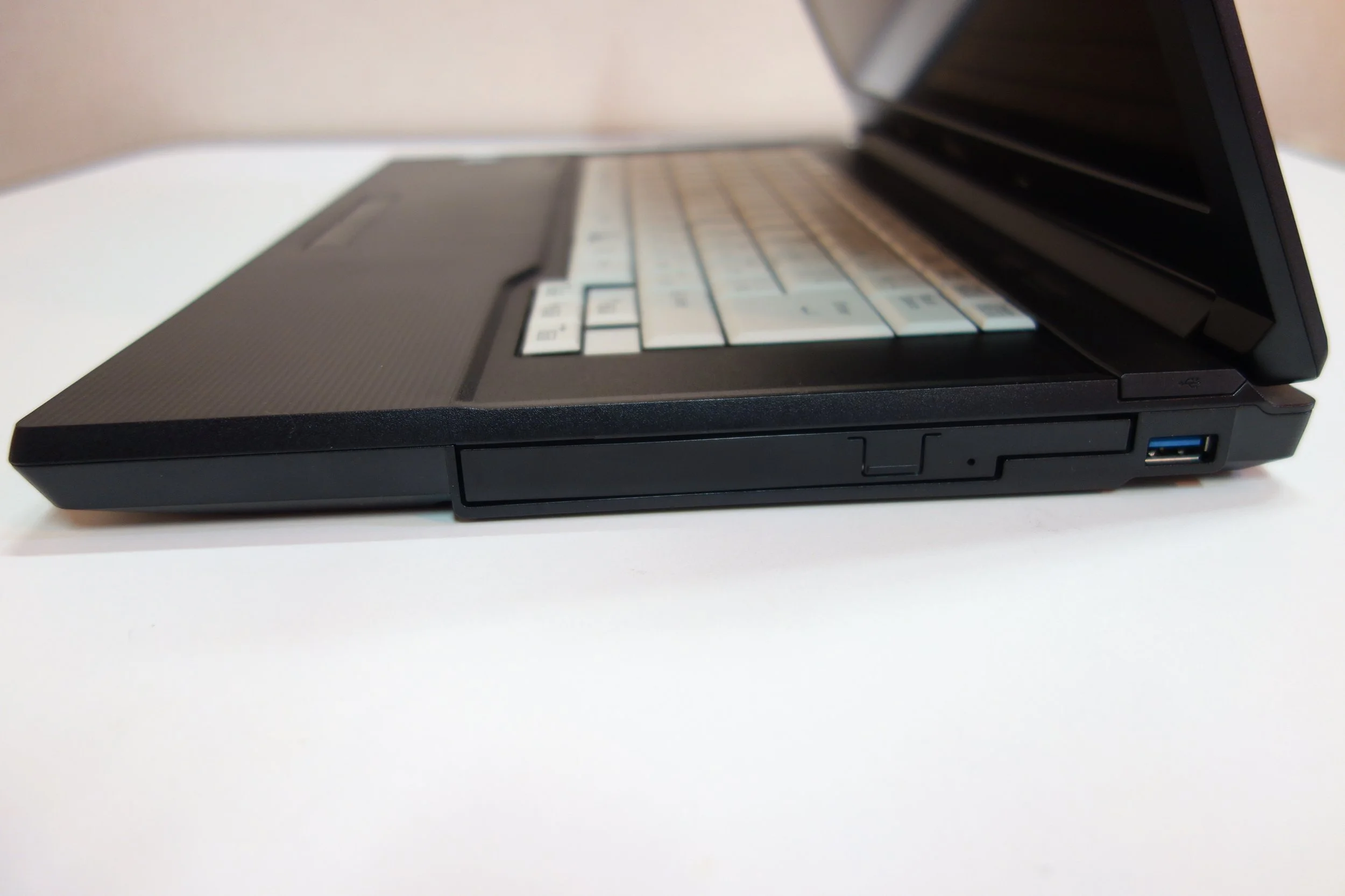  光学ドライブ、USB1個 
