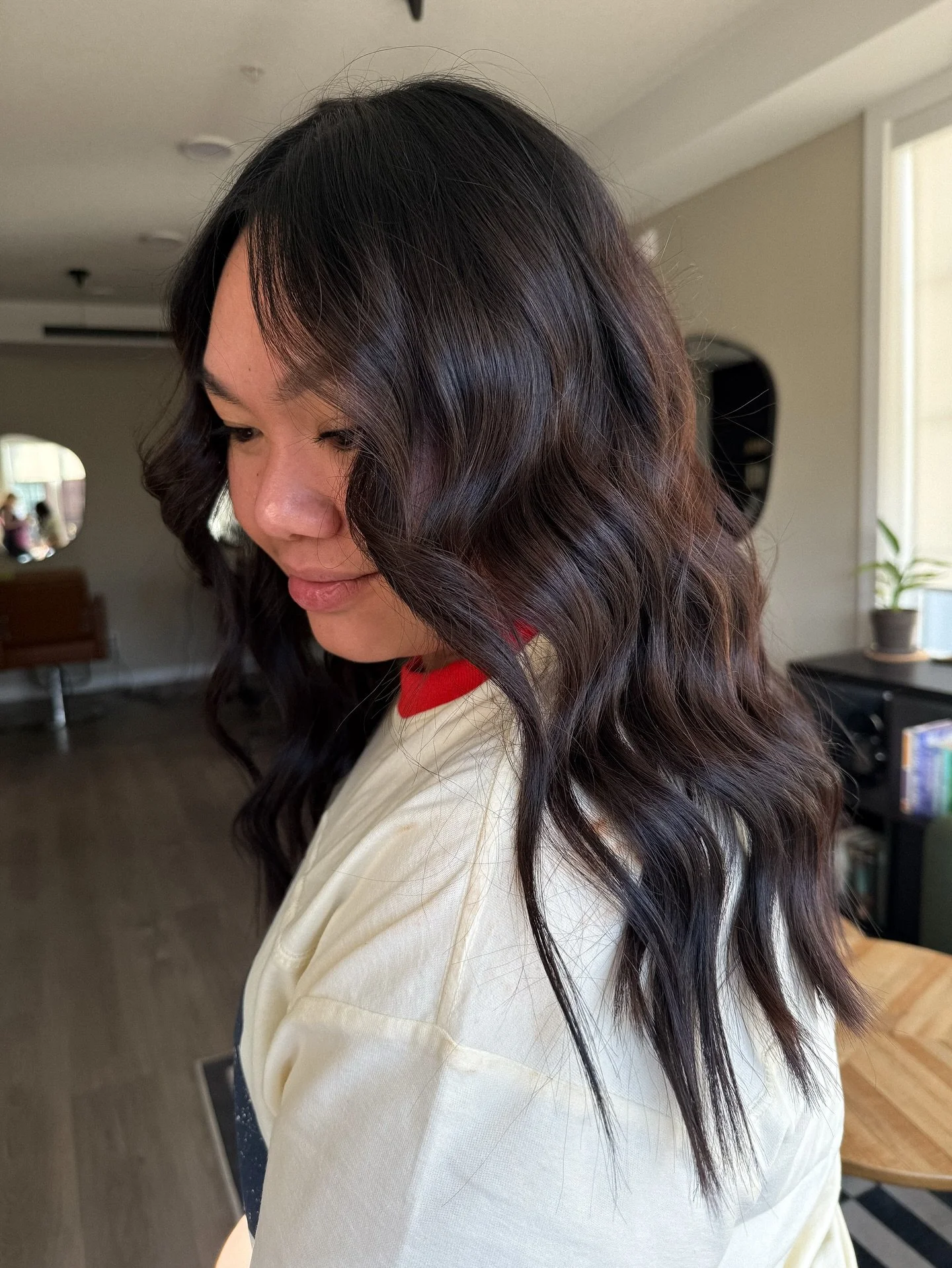 Swapping out summer warmth for glossy chocolate dimension 🍫 the perfect fall reset ✔️ 
Hair by: @stylistslayla