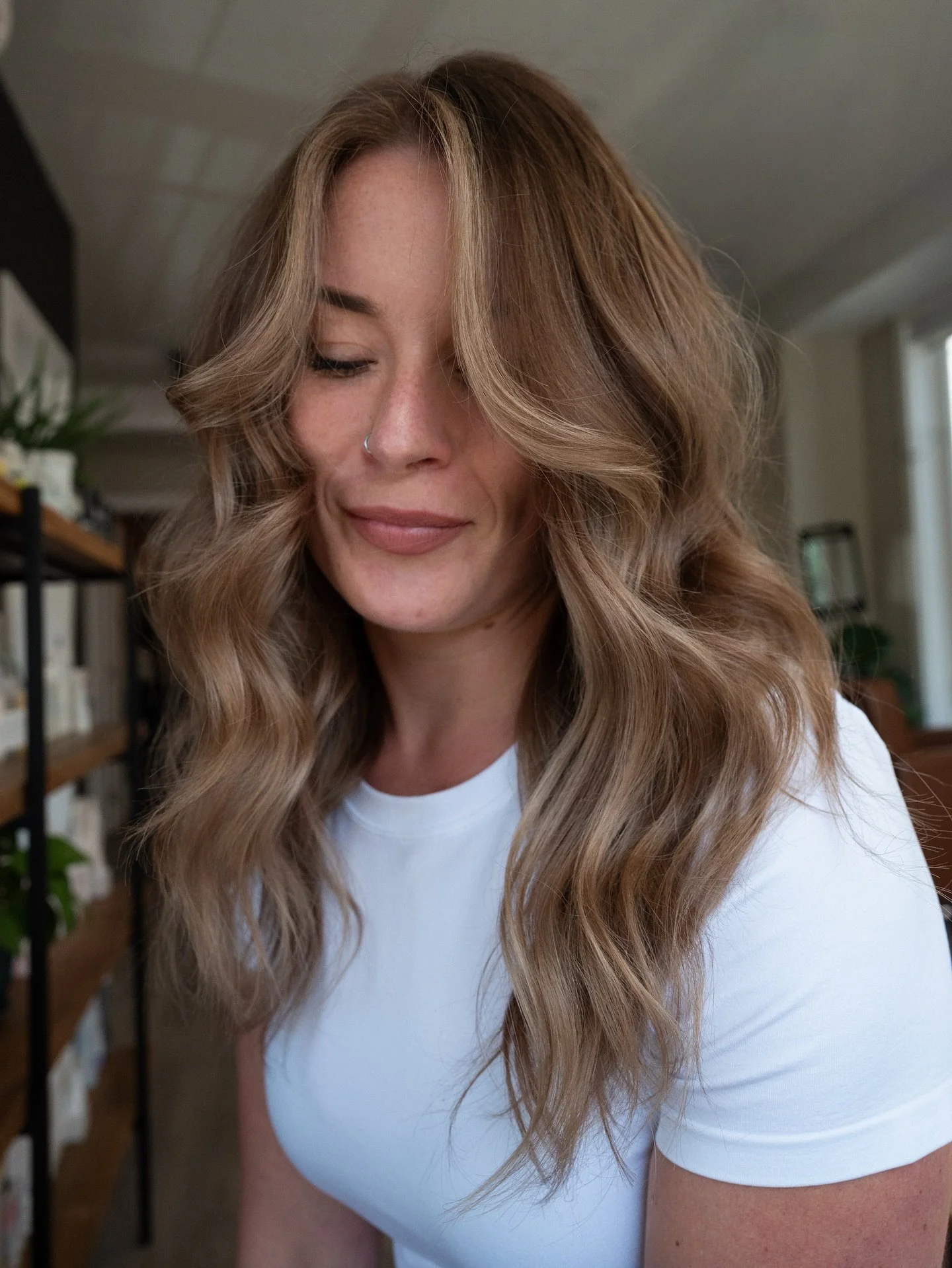 Lowlights, softness, and that teddy bear brown glow 🤎🧸 the perfect way to bring warmth back for fall.