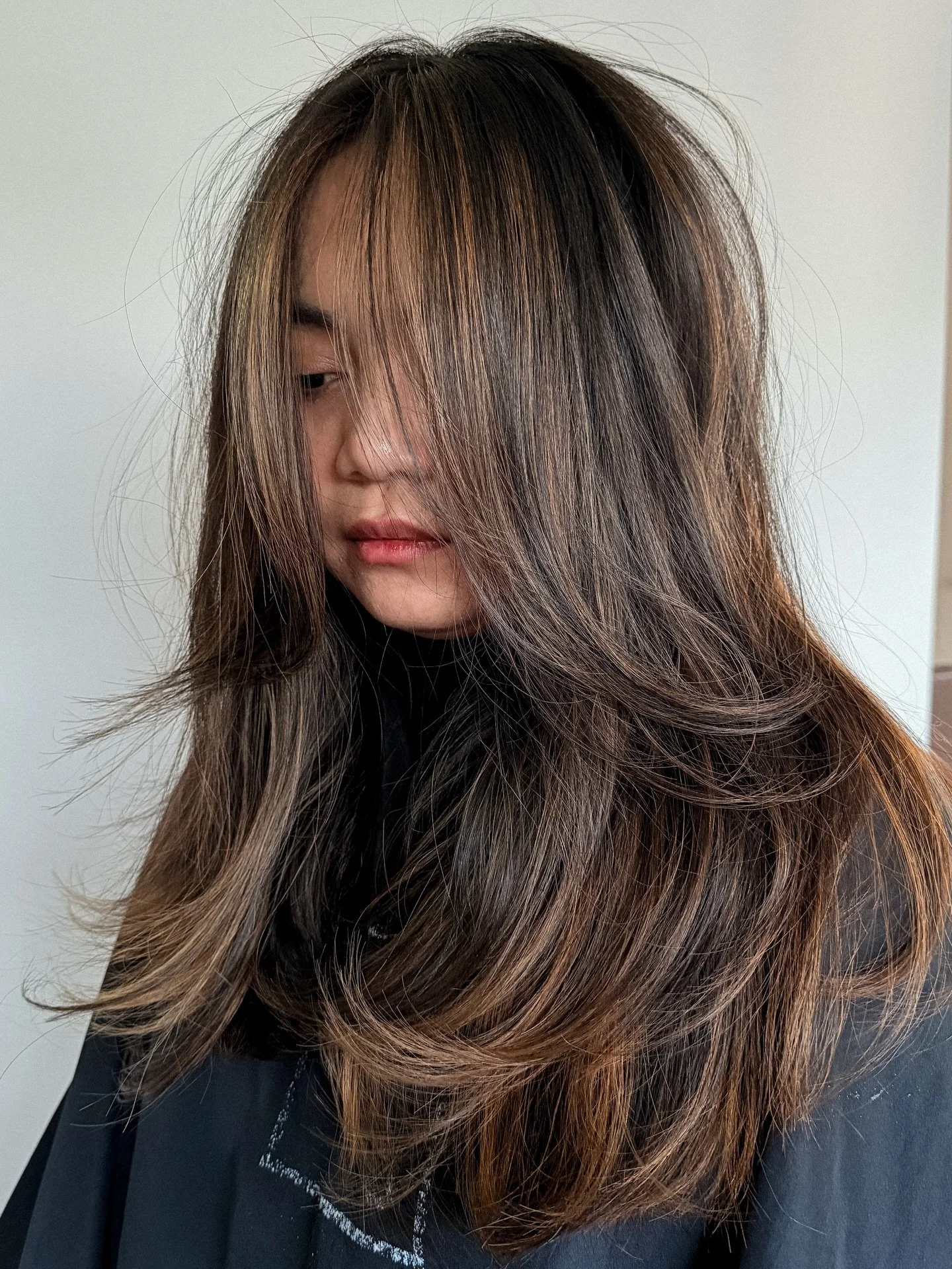 Healthy shine, natural dimension, and a cut that falls into place on its own. Low effort, high payoff.
Hair by @haircreationbybri