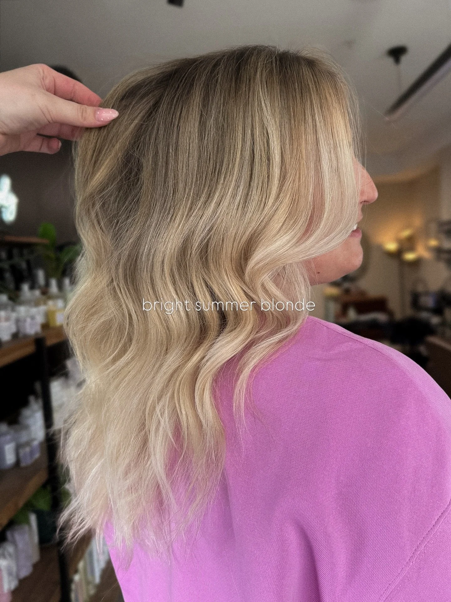 The sun is shining again, Calgary ☀️ this is your sign to book that blonding appointment 📆 

beautiful bright sunny blonde by @julidreamweaver