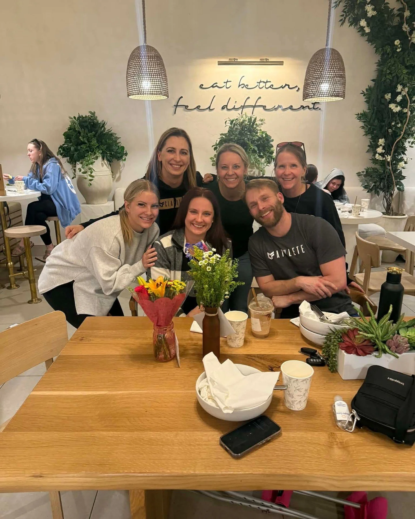 March Members Meetup 🎉

This month we celebrated Lizzy&rsquo;s birthday with dinner, lots of laughs, and the best company. Our community showing up outside the gym will always be our favorite thing.

#gymcommunity #fitnessfamily #membermeetup #stron