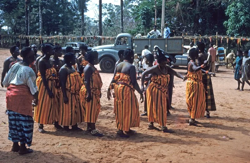 Royal Daughters dance