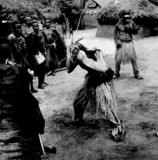 Eju Onu (Long Mouth) Mmau Masquerade, Amuda village, Isu Ochi. 📸: G. I. Jones.