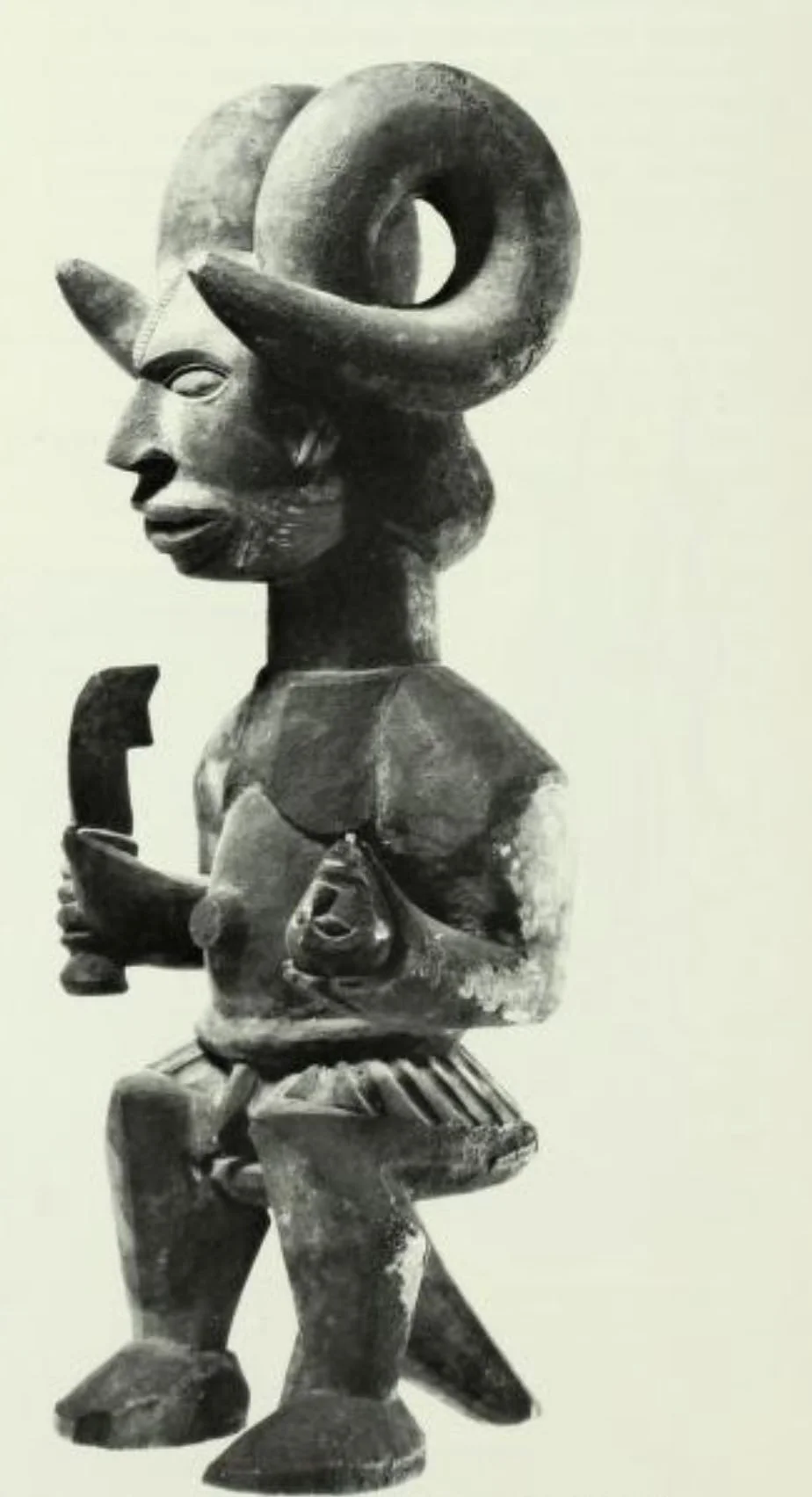 Ikenga: A wooden sculpture with pigment measuring 54.6 cm. 📸:  Emily A. Wingert in the 1950s.