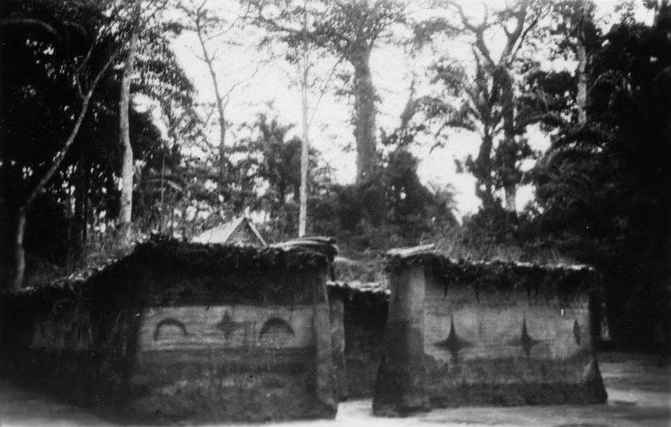 An Igbo mural made with uli graphics. 📸: Gustaf Bolinder, 1930-31.