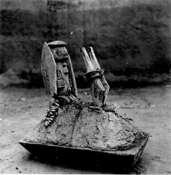 Portable household shrine North Ika, “Western” Igbo region. 📸: by G. I. Jones.