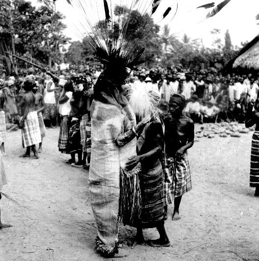 Older woman touching Otiri Ngbagba Ikoro, Abiriba. 📸: G. I. Jones. 