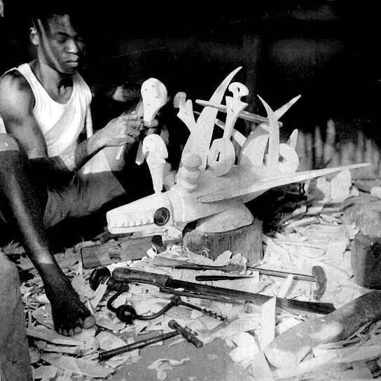 Carver of the masks. 📸: G. I. Jones.