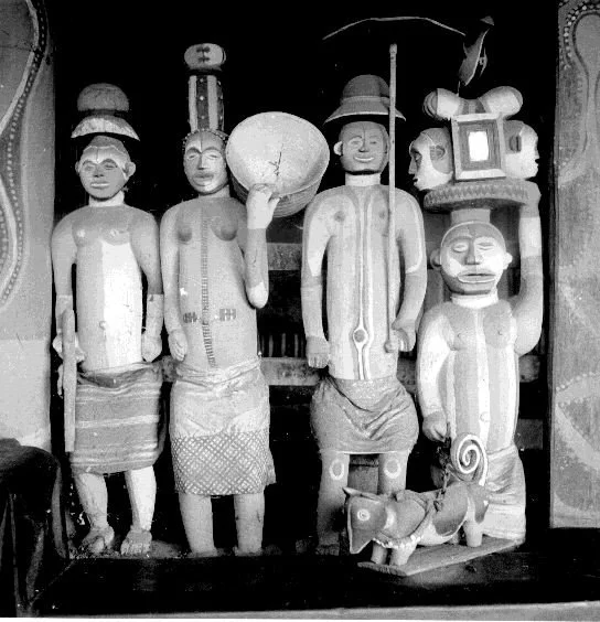 Four Obu figures Abiriba. 📸: G. I. Jones.