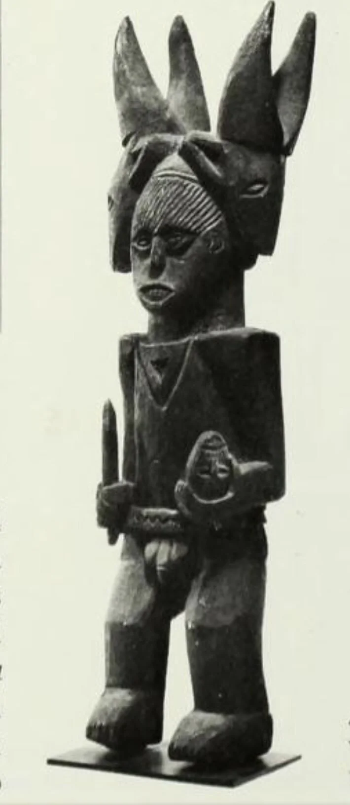 Ikenga from the Southwestern Igbo region (Ndokwa-Ukwani) with sacrificial patina measuring 18cm. 📸: Noble and Jean Endicott.