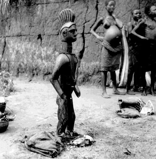 One of a group of Alusi figures Nri-Awka Igbo. 📸: G. I. Jones.