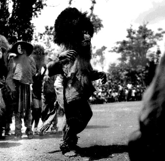 Dancing masker, Boys initiation, Obohia. 📸: G. I. Jones.