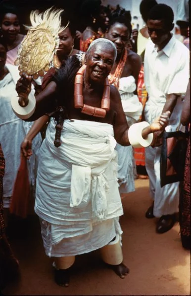 Etukokwu Omenyi dances 📸: Richard & Helen Henderson