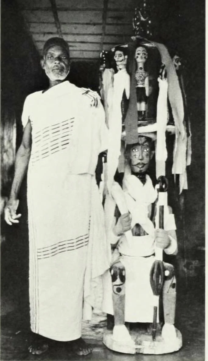 Obadigbo Obidigwe of Ezeagulu, Aguleri with a dressed Ikenga, 1983. 📸: K.C. Murray.