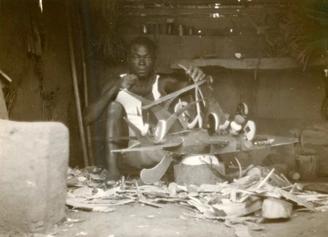 An Ikwere man showing an incomplete masqueraders headdress, Rumuji, c. 1935. 📸: Edward Chadwick.