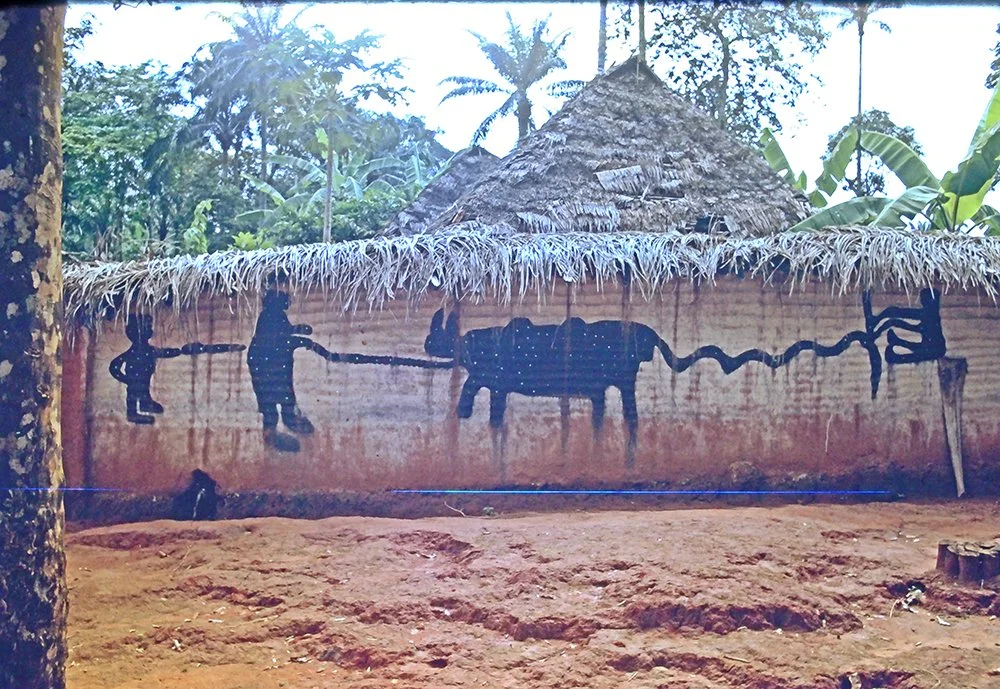 Painted wall at nnobi 📸: Richard & Helen Henderson