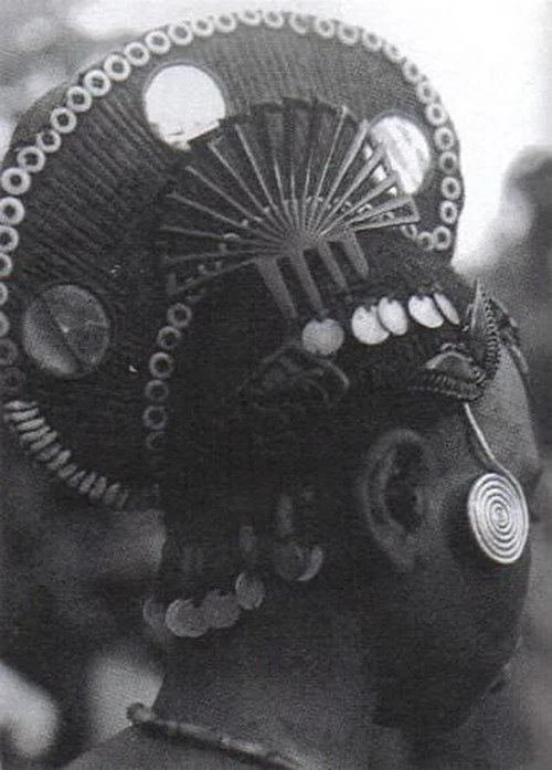 A woman with crest hairstyle and ornaments, Igboland. 📸: Afrika Museum, Berg en Dal, Mid 20th century.