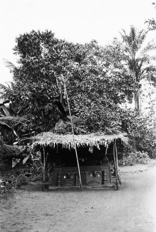 Tutelary shrine, Awka, northern Igbo area.