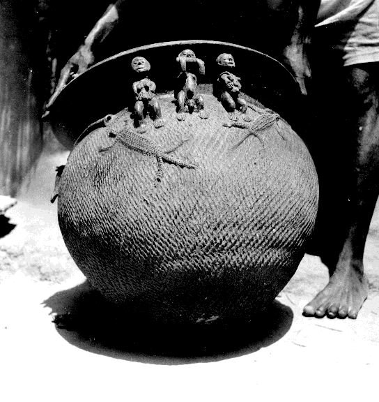 Decorated pot North Ika. 📸: G. I. Jones.