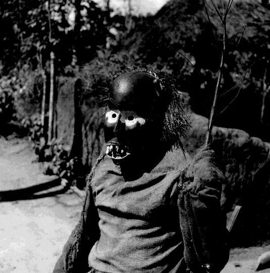 Iro Ekpetu (Merciless) Mmau Masquerade, Amuda village, Isu Ochi. 📸: G. I. Jones.