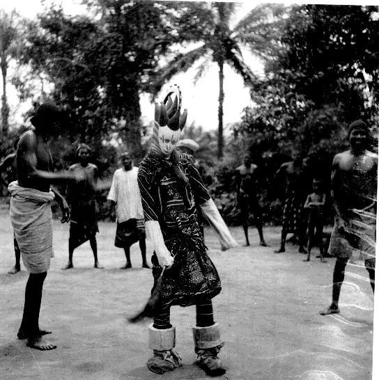 Grandmother Mask, Obugula Mmau, Amuobia village. 📸: G. I. Jones.