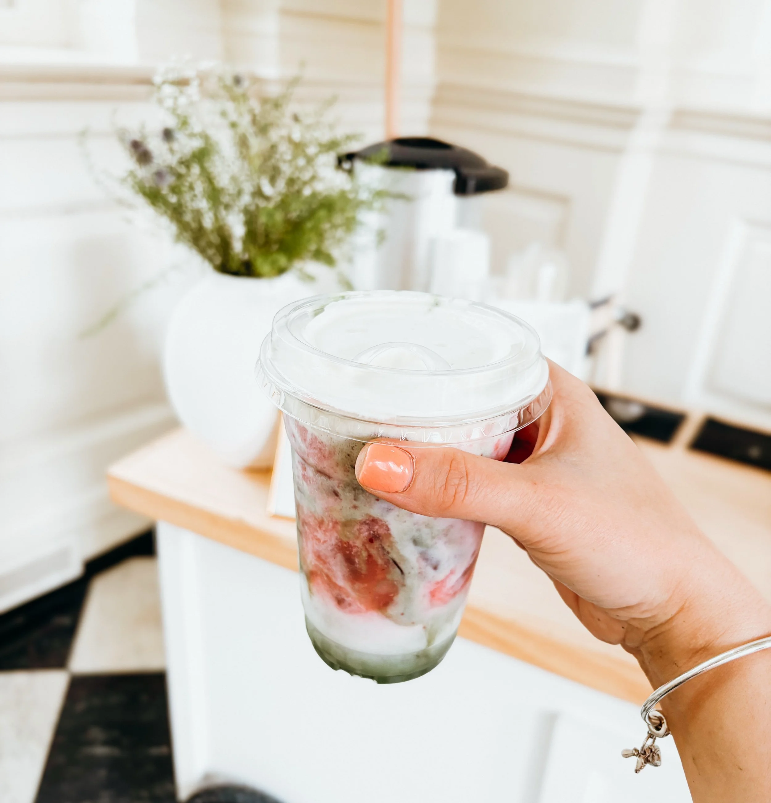 why choose between matcha &amp; cocktails when you can have both? 🍵🥂

We celebrated the seniors at Haverford College with a dual matcha and cocktail cart experience where some guests sipped on fresh strawberry matchas to order &mdash;where others k