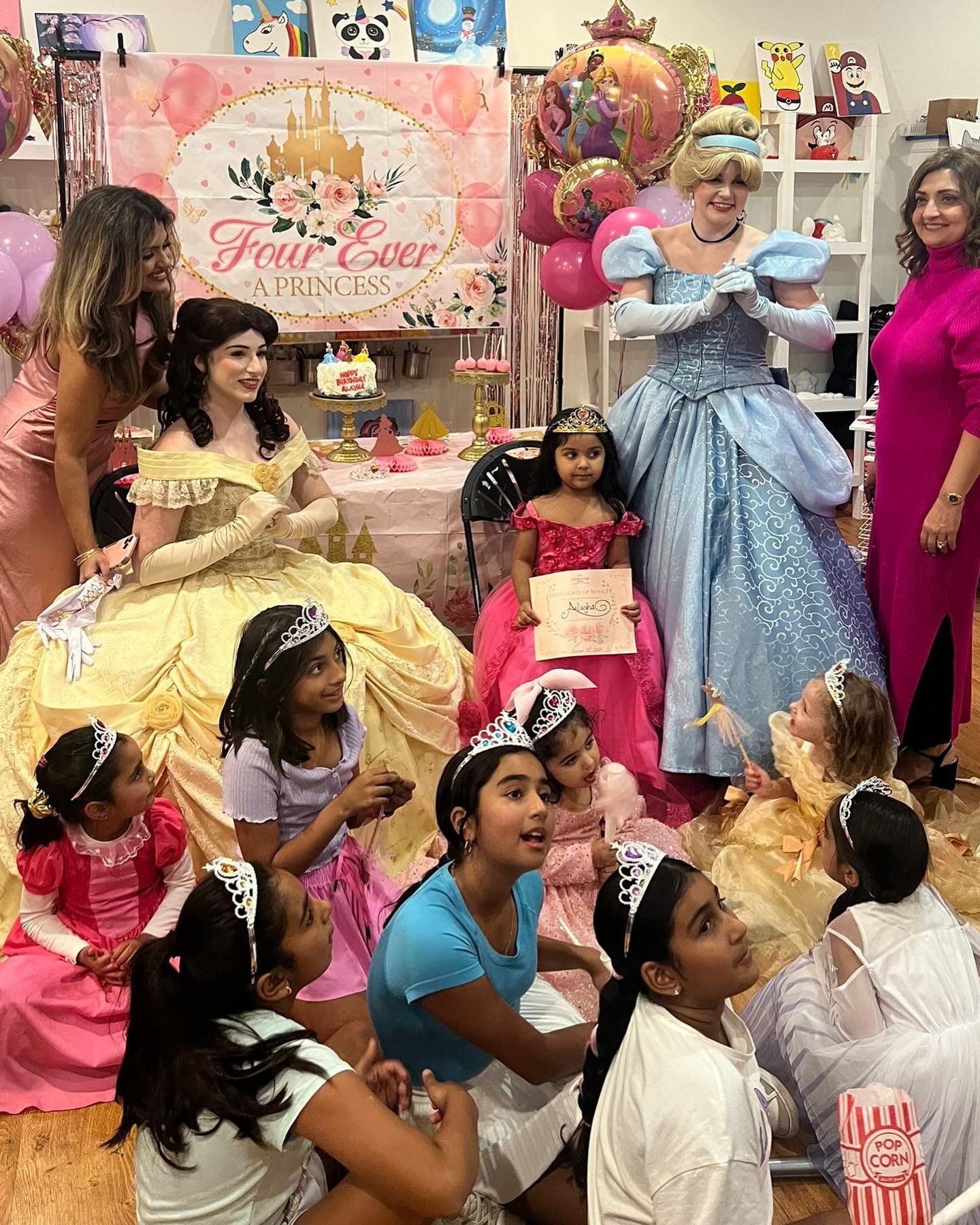 Some awesome group shots we captured from last weekends parties! 📸📸 Make memories at Craftastic! We always try to capture great pics for the families!
