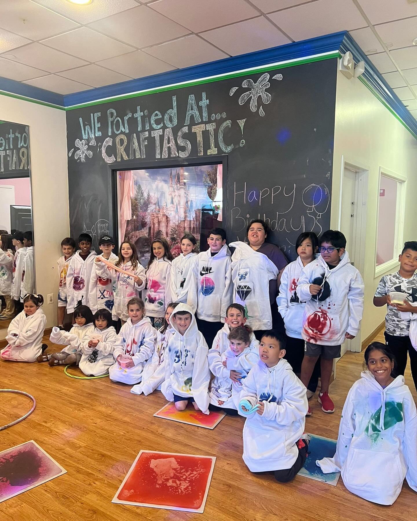 Group shots from last weekend&rsquo;s parties! Can&rsquo;t you tell graffiti hoodies and slime are trending party themes right now!!! 🥳