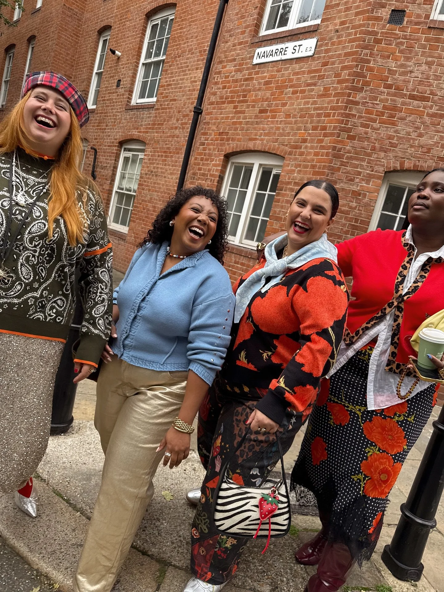A little Monday mood boost for the feed ✨ 🌈 ☀️💖
Me and my faves @sarabrowndesign @luenagamaa @kristykoutsogiannis all decked out in @neverfullydressed 
🔍 dopamine dressing, colourful outfits, autumn outfit inspo, feel good fashion, inclusive siz