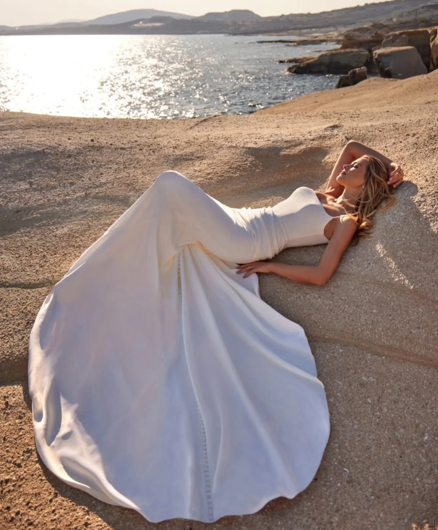 We hop everyone is soaking up all this sun this summer! Fo all summer 2027 brides now till fall is the perfect time to ship for your wedding gown+
