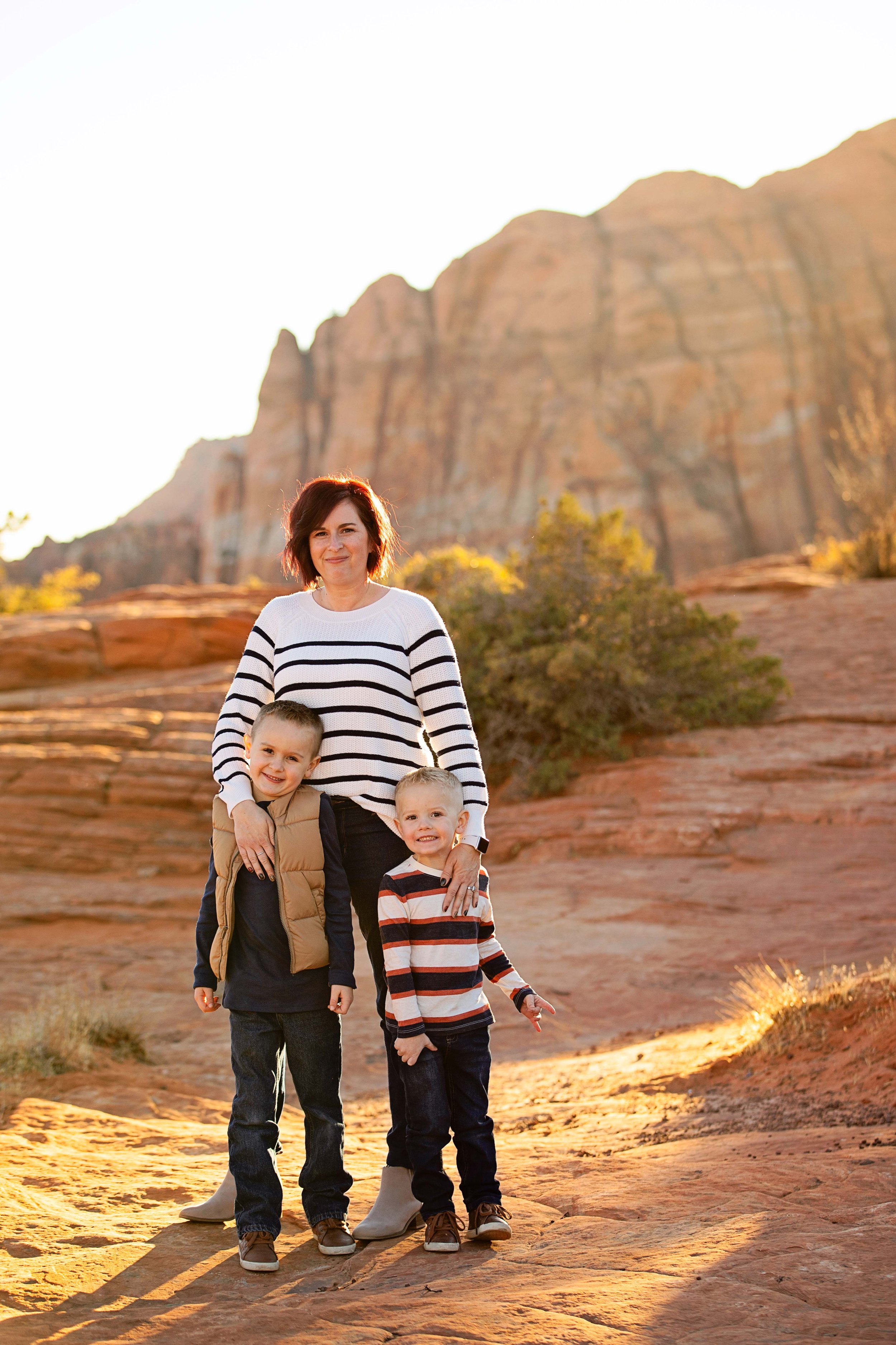 Professional-family-portraits-with-warm-sunlight-in-Southern-Utah