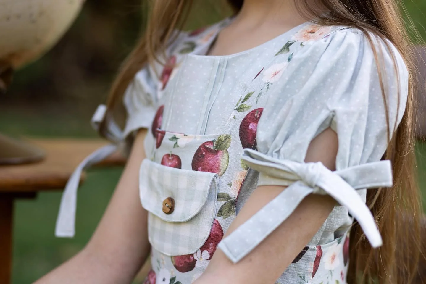 Some more gorgeous details! Love this linen dress!