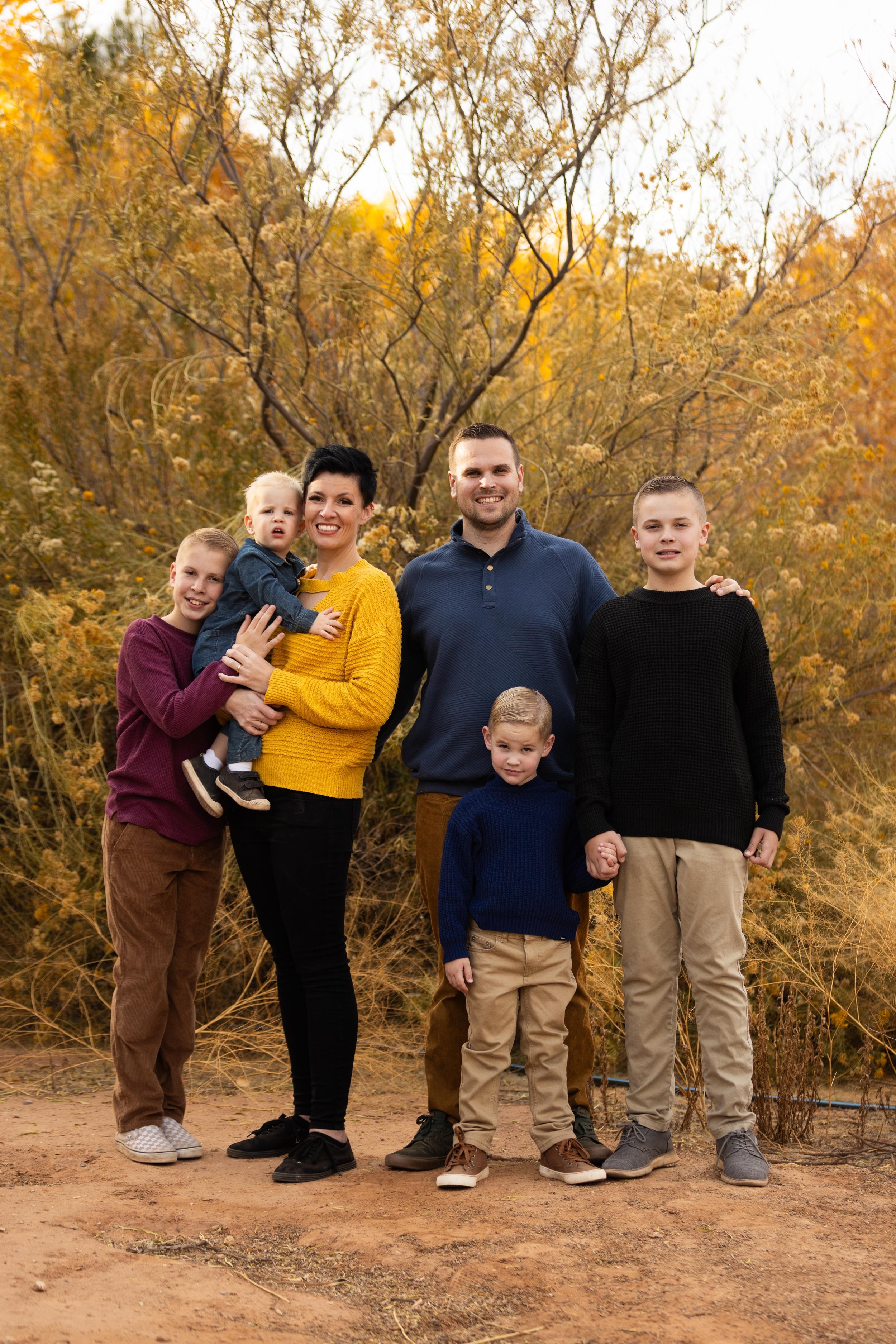 Fun_energetic_ family_photos.jpeg